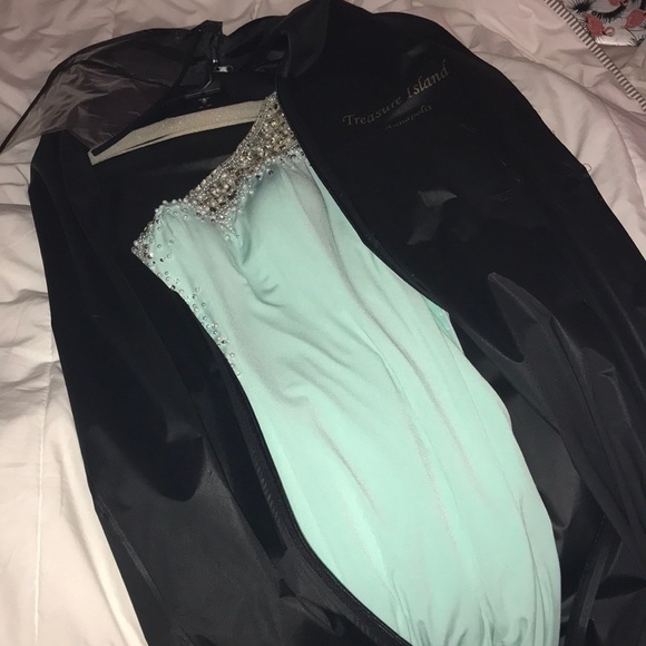 PROM DRESS - Picture 4 of 8